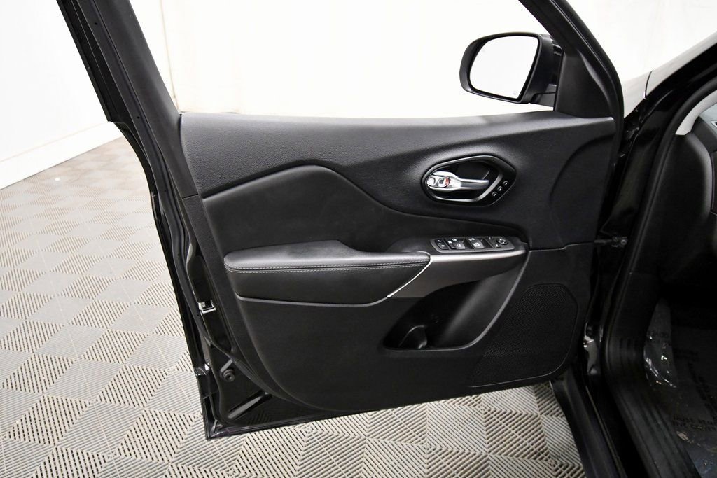 Used 2022 Jeep Cherokee Limited w/ Mopar Interior Package image 12