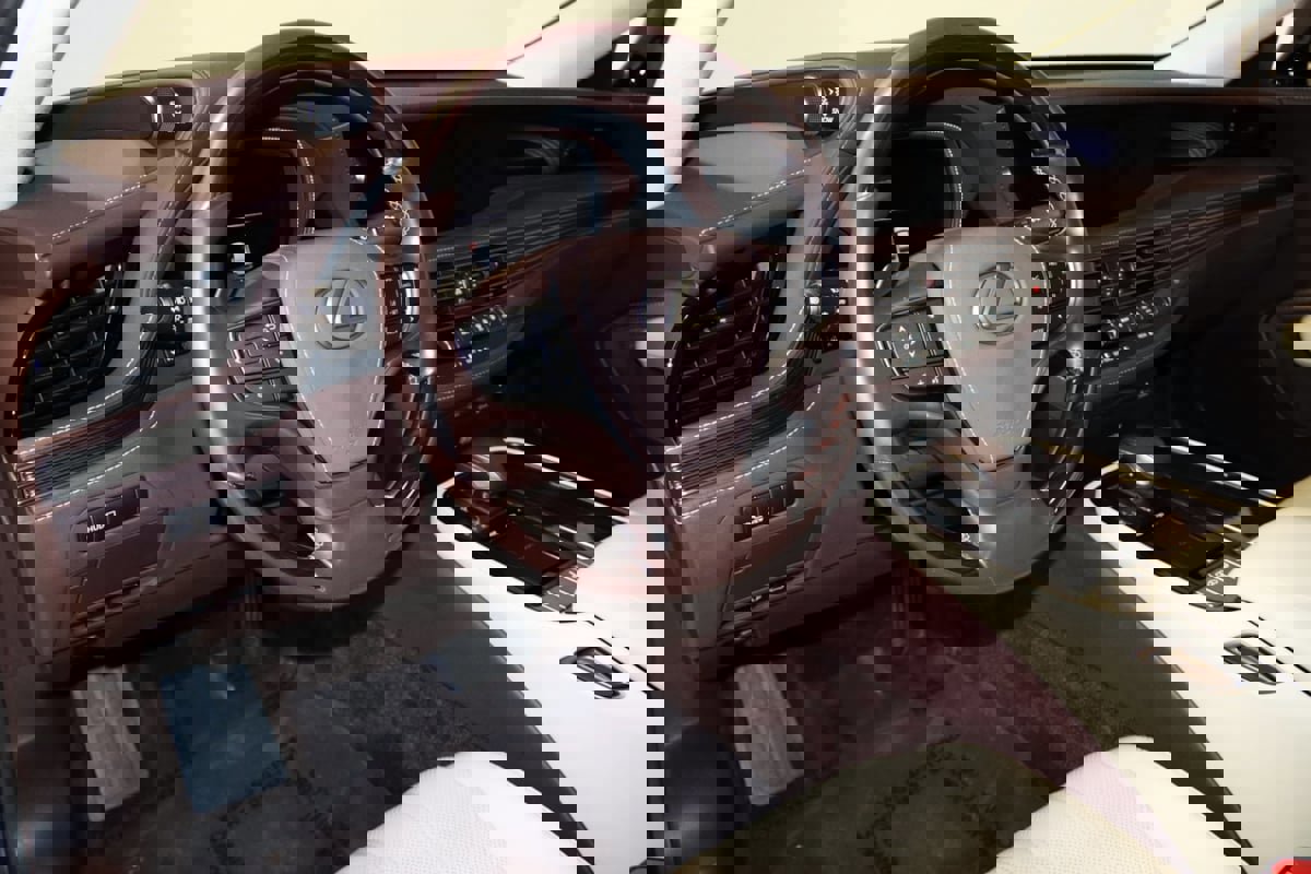 Used 2019 Lexus LS 500 AWD image 39