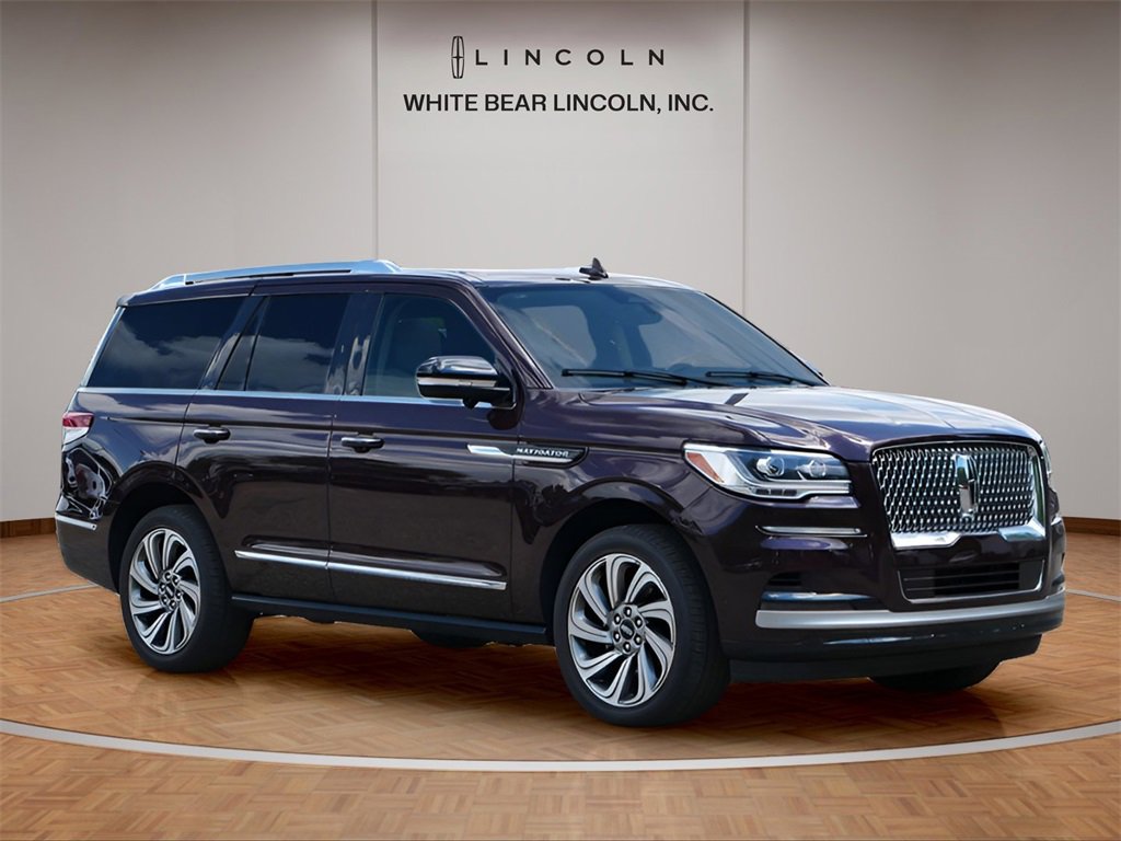 Used 2023 Lincoln Navigator Reserve image 3