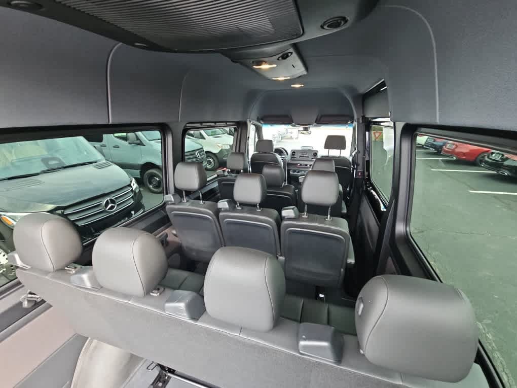 Used 2025 Mercedes-Benz Sprinter 2500 image 8