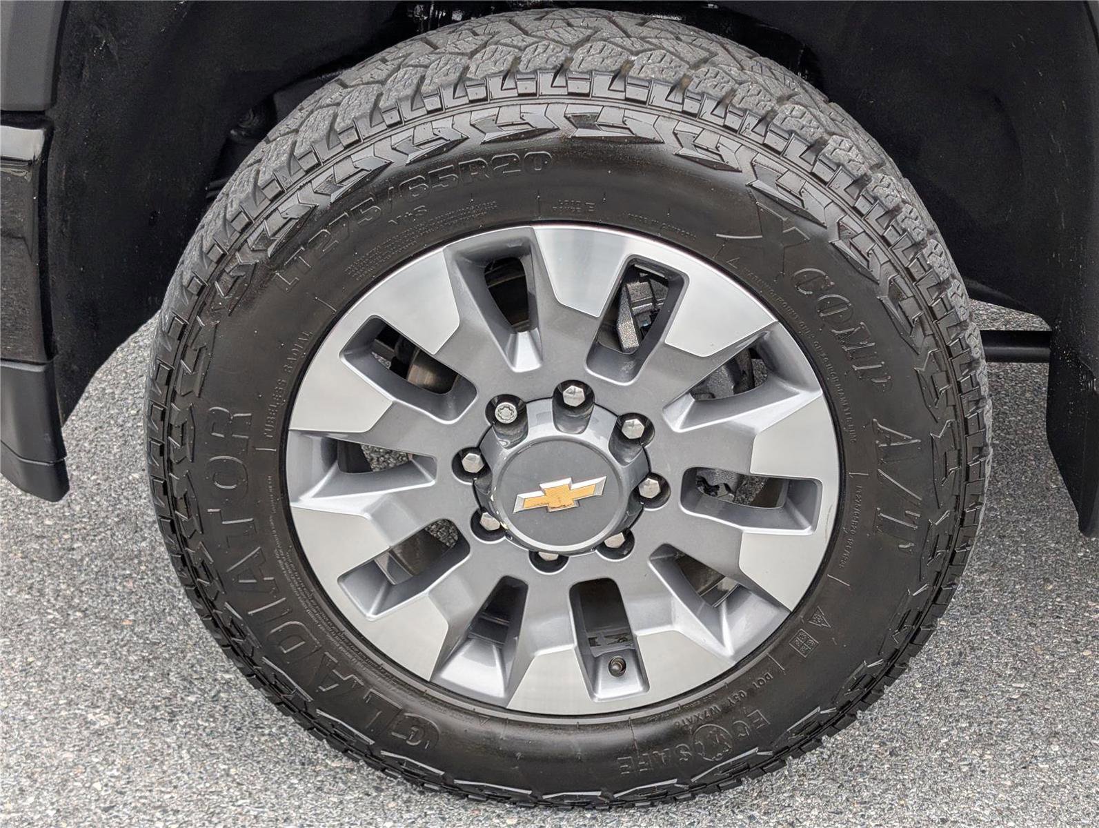 Used 2022 Chevrolet Silverado 2500 Custom w/ Custom Value Package image 11