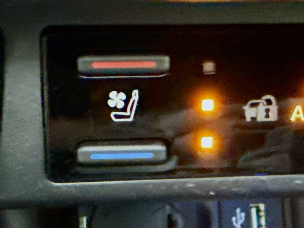 Used 2024 Toyota RAV4 Limited image 20