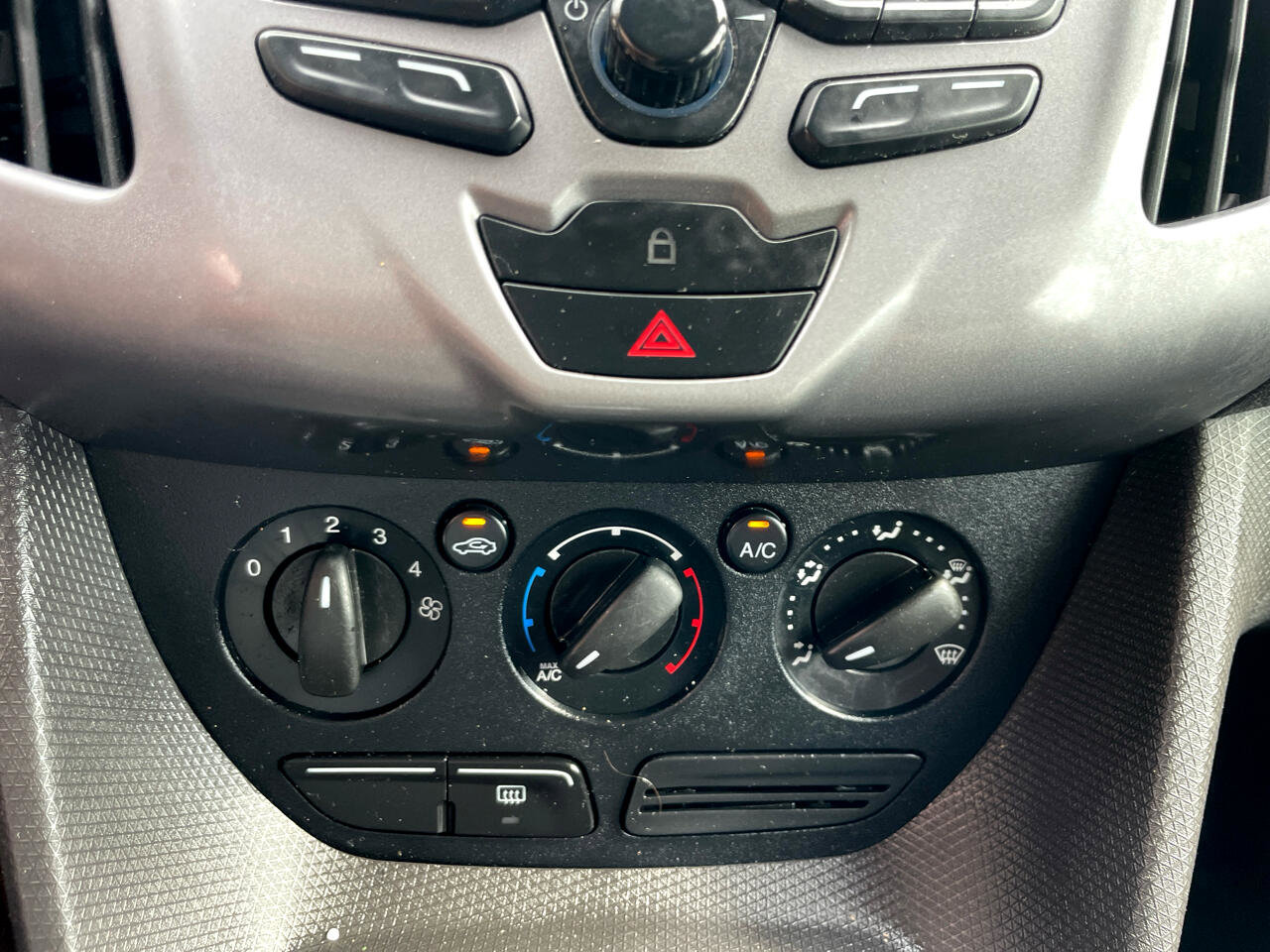 Used 2015 Ford Transit Connect XLT image 18