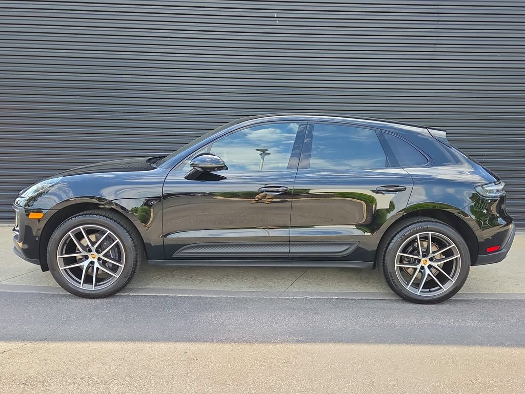 Certified 2026 Porsche Macan AWD/4WD image 2