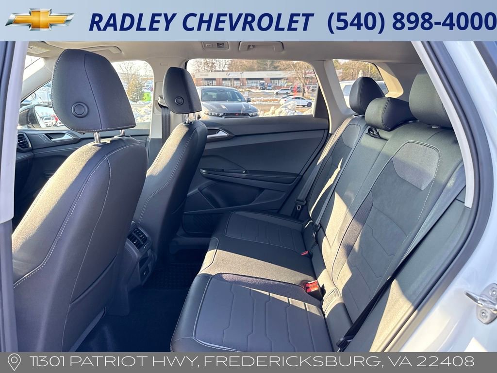 Used 2025 Volkswagen Taos SE image 12