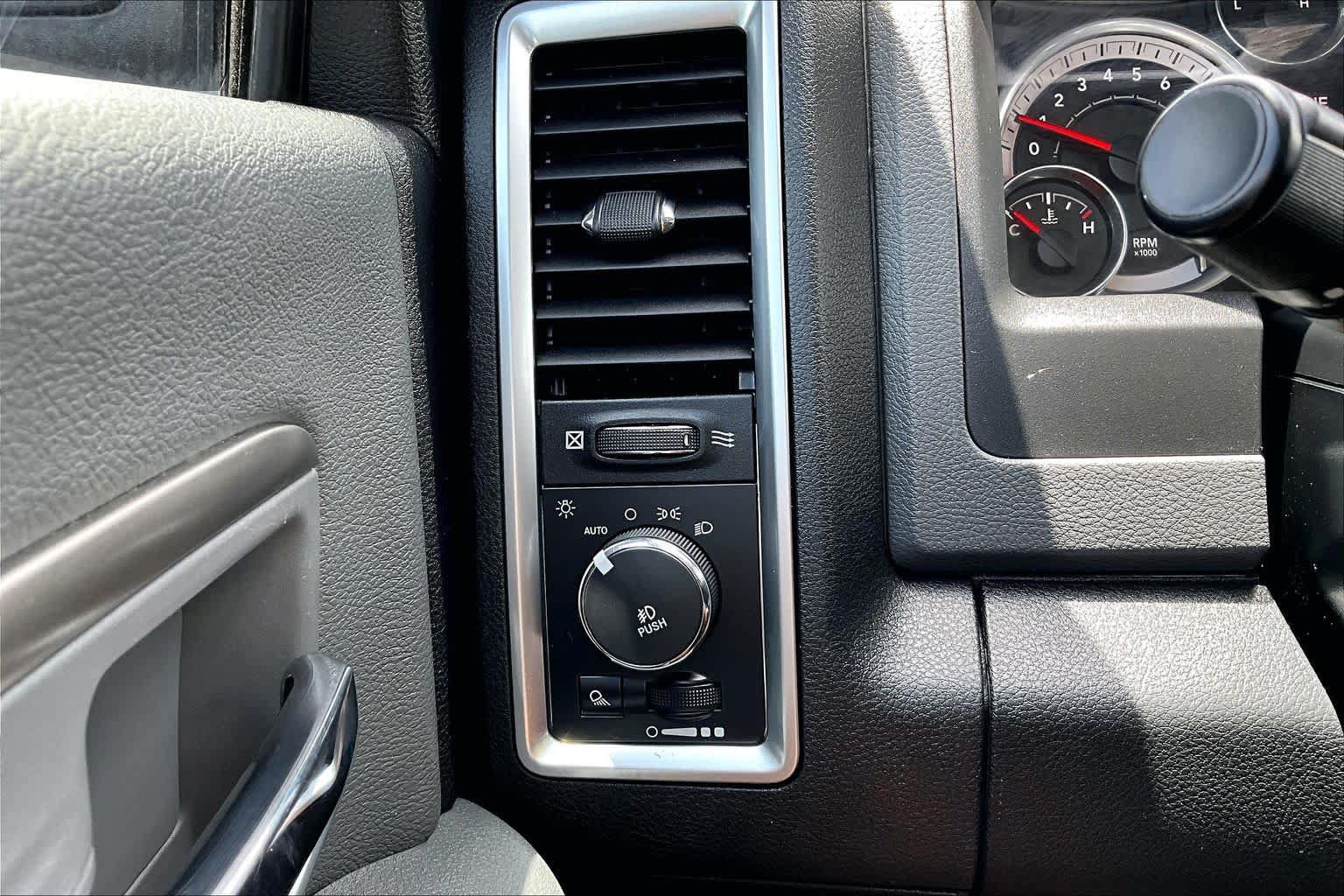 Used 2016 RAM 1500 Lone Star RWD image 32