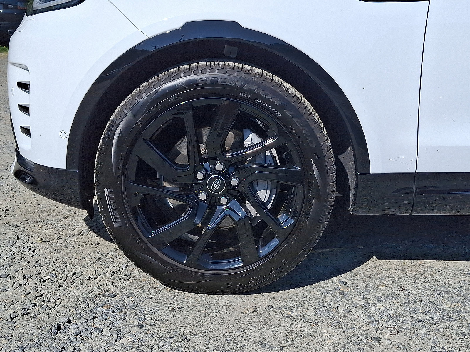 Certified 2025 Land Rover Discovery Dynamic SE AWD/4WD image 2