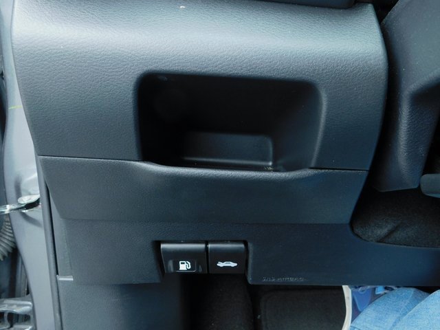 Used 2024 Nissan Kicks SR image 31