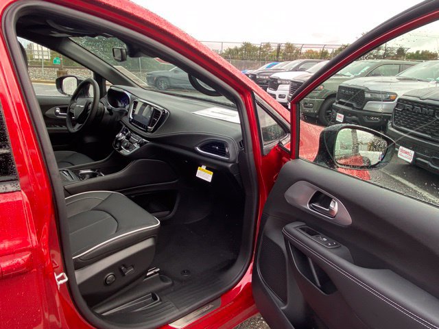 New 2026 Chrysler Pacifica Limited w/ S Appearance Package FWD image 28