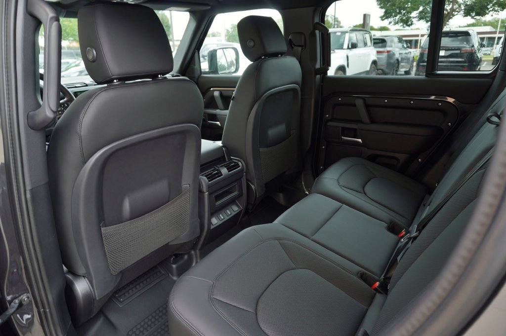 New 2026 Land Rover Defender 110 X-Dynamic SE AWD/4WD image 28