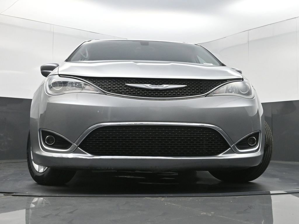 Used 2017 Chrysler Pacifica Touring-L w/ Tire & Wheel Group image 26