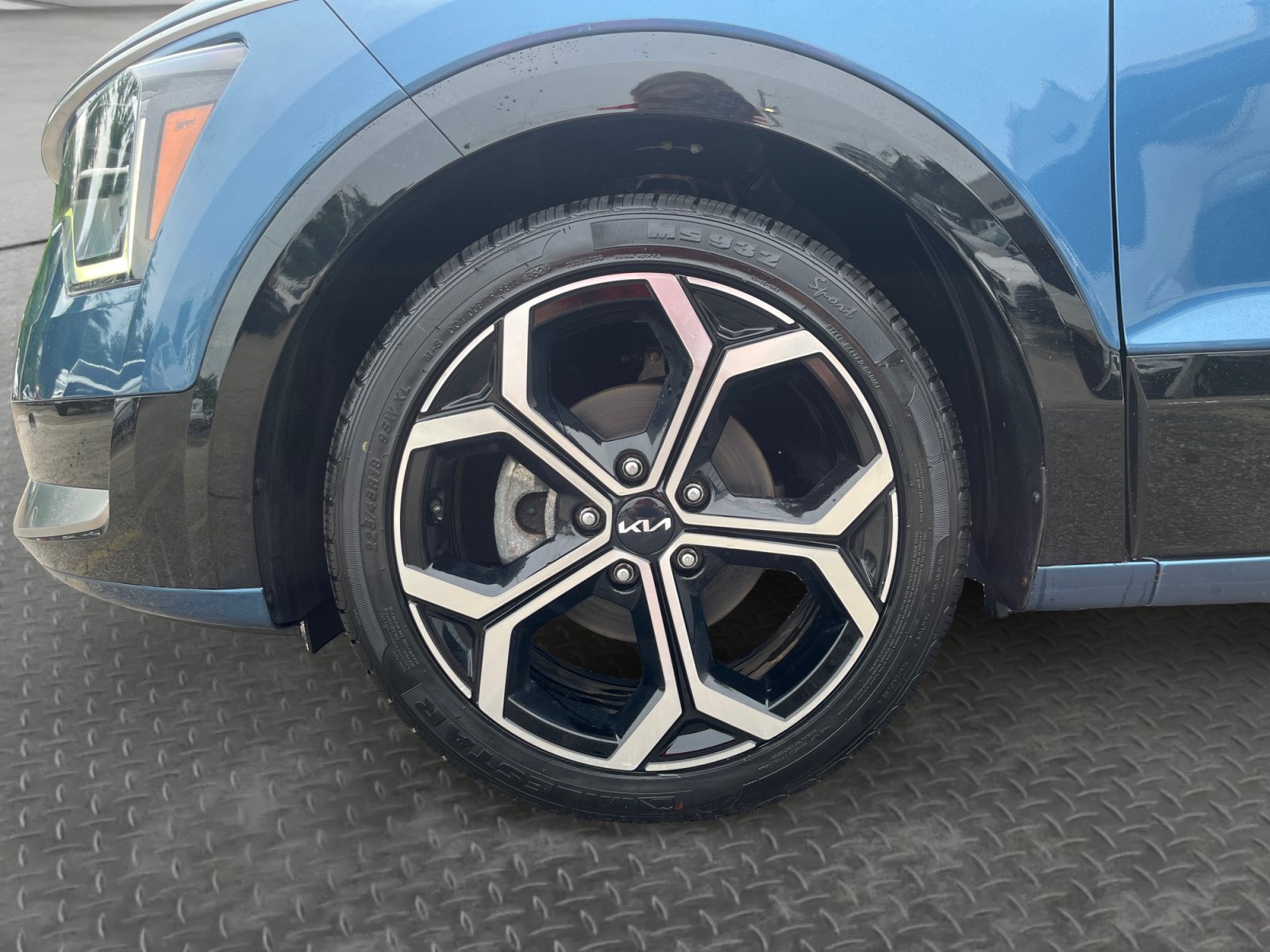 Used 2023 Kia Niro SX Touring FWD image 14