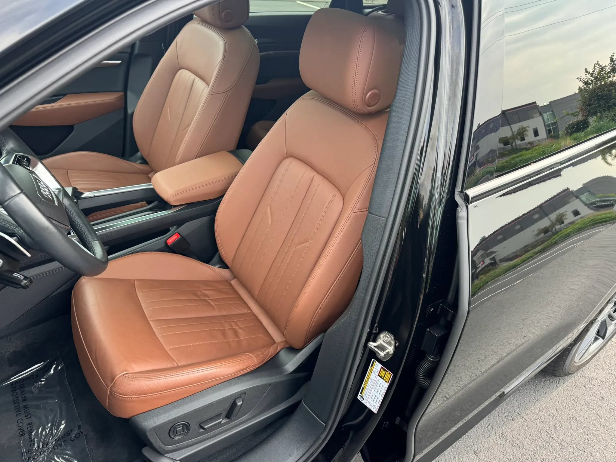 Used 2022 Audi e-tron Premium w/ Convenience Plus Package AWD/4WD image 26