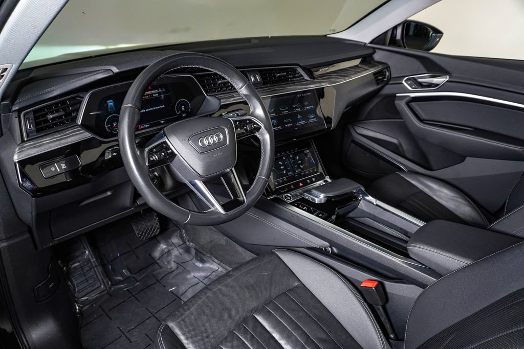 Used 2022 Audi e-tron Premium Plus w/ Premium Plus Package AWD/4WD image 18