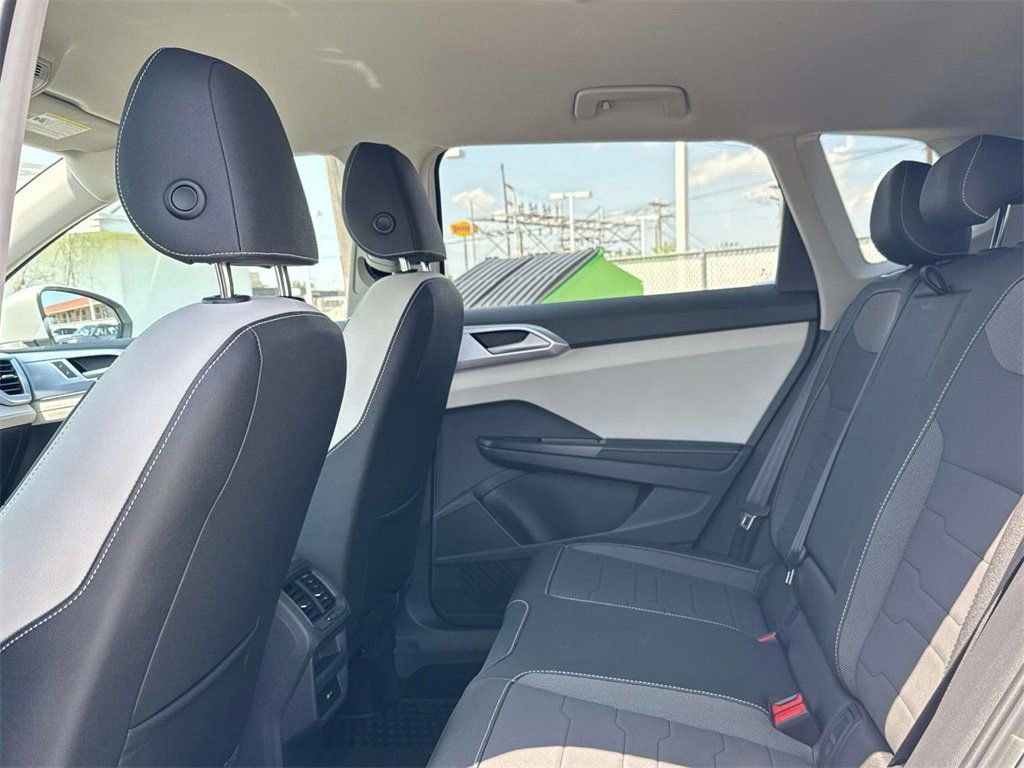 New 2025 Volkswagen Taos SE image 23