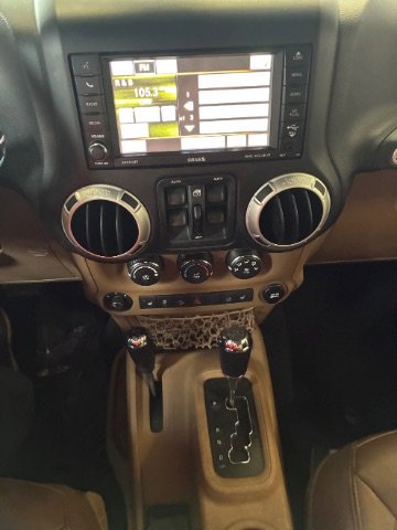Used 2014 Jeep Wrangler Unlimited Sahara w/ Connectivity Group AWD/4WD image 21
