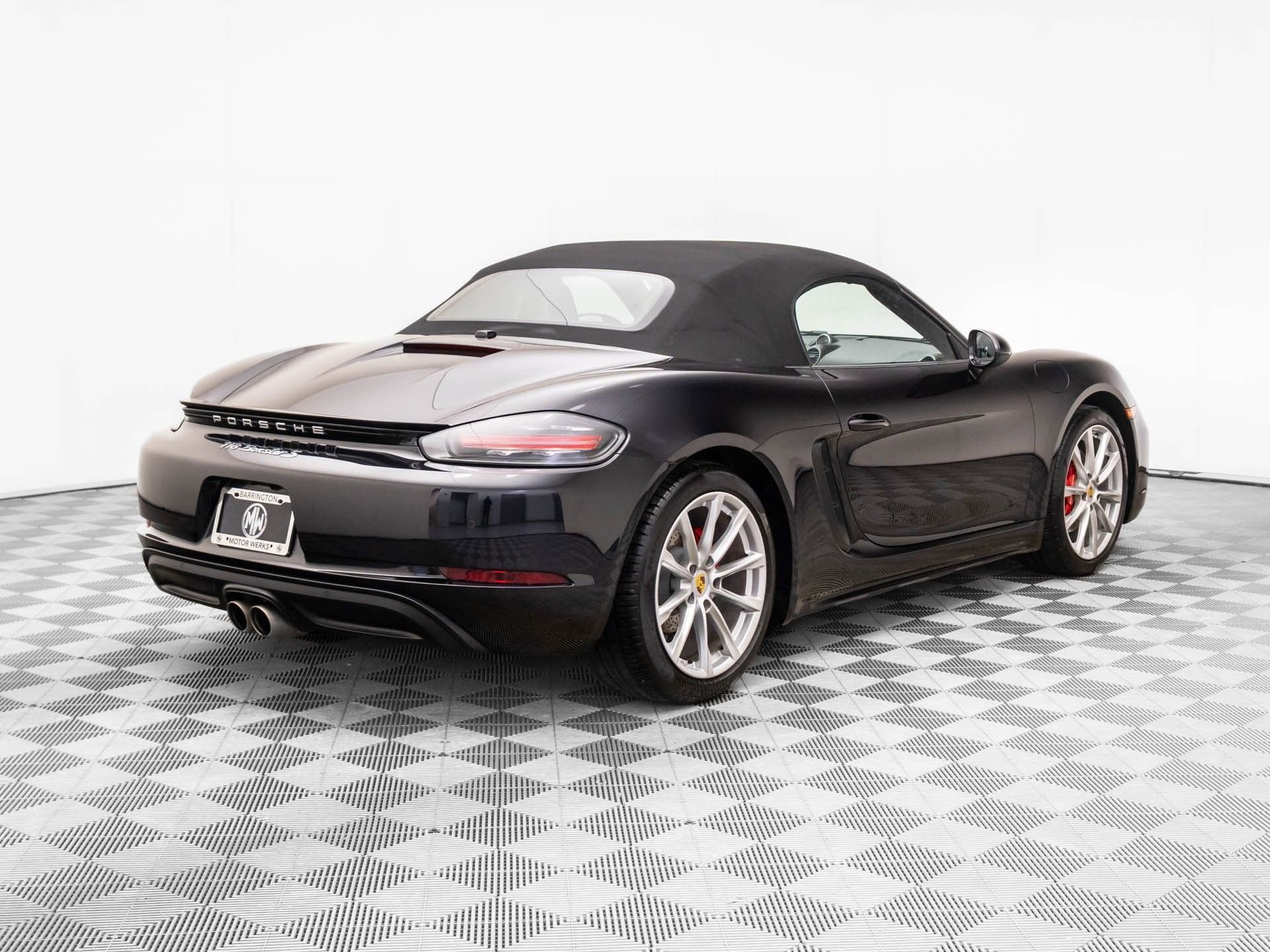 Used 2018 Porsche 718 Boxster S image 8