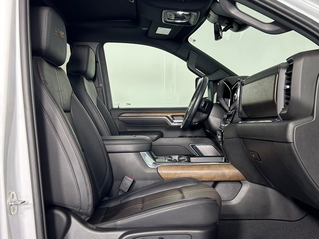 Used 2024 Chevrolet Silverado 2500 High Country w/ High Country Premium Package AWD/4WD image 11