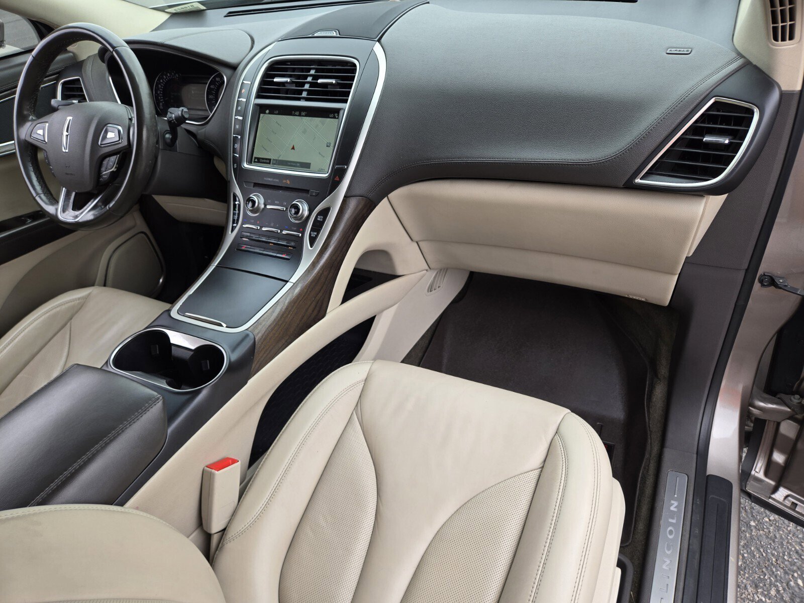 Used 2018 Lincoln MKX Select w/ Select Plus Package FWD image 16