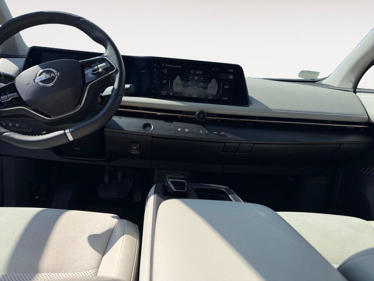 Used 2024 Nissan Ariya AWD image 11