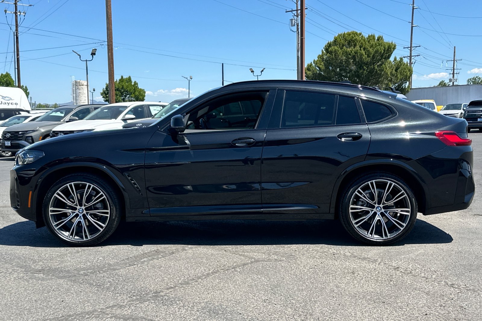 Used 2023 BMW X4 xDrive30i w/ M Sport Package AWD/4WD image 7