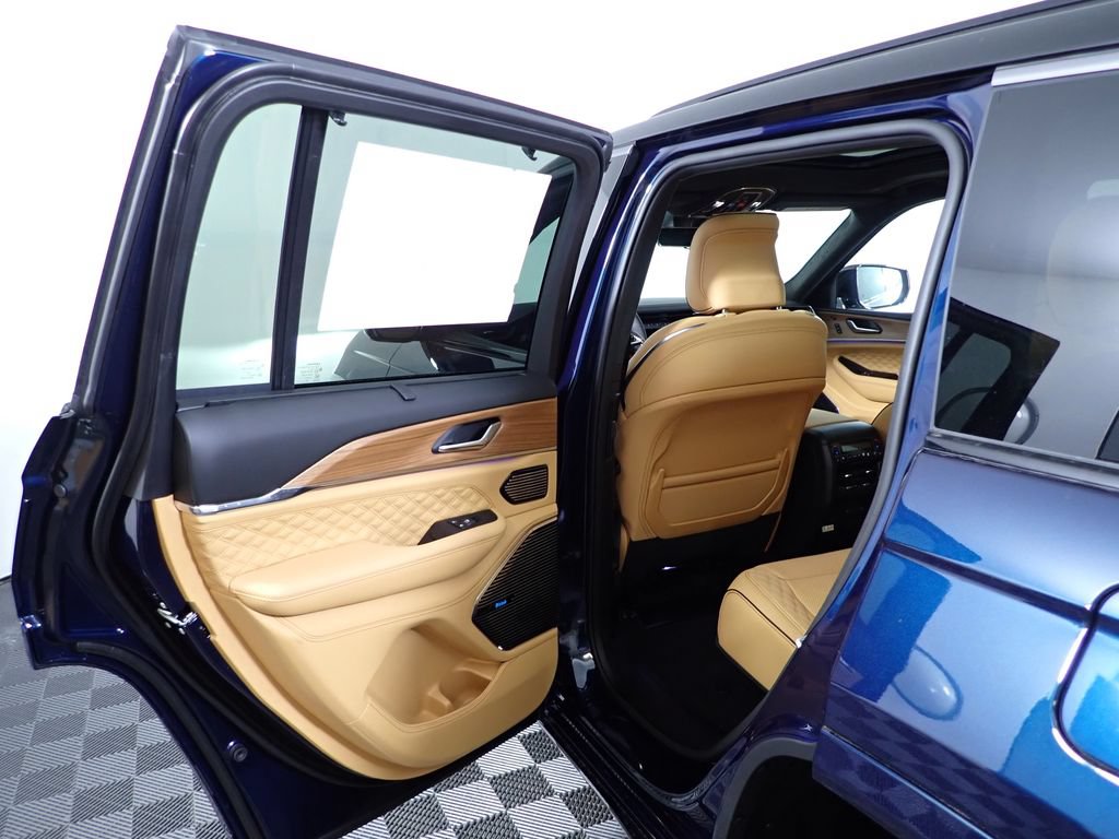 New 2026 Jeep Grand Cherokee Summit w/ Obsidian Package AWD/4WD image 36