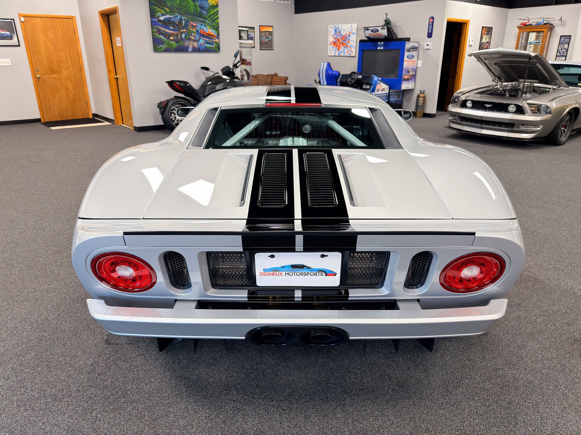 Used 2005 Ford GT RWD image 40
