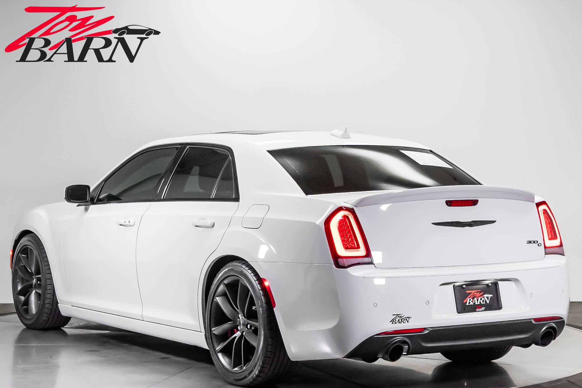 Used 2023 Chrysler 300 C RWD image 3