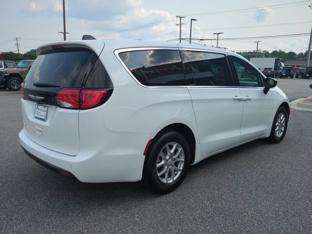 New 2027 Chrysler Pacifica LX FWD image 4