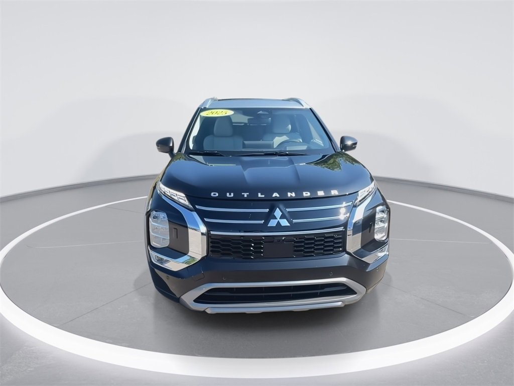 New 2025 Mitsubishi Outlander AWD image 3