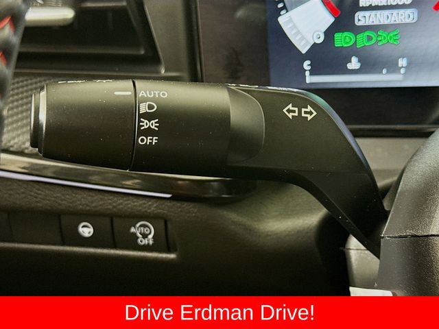 Used 2025 Nissan Kicks SR FWD image 14