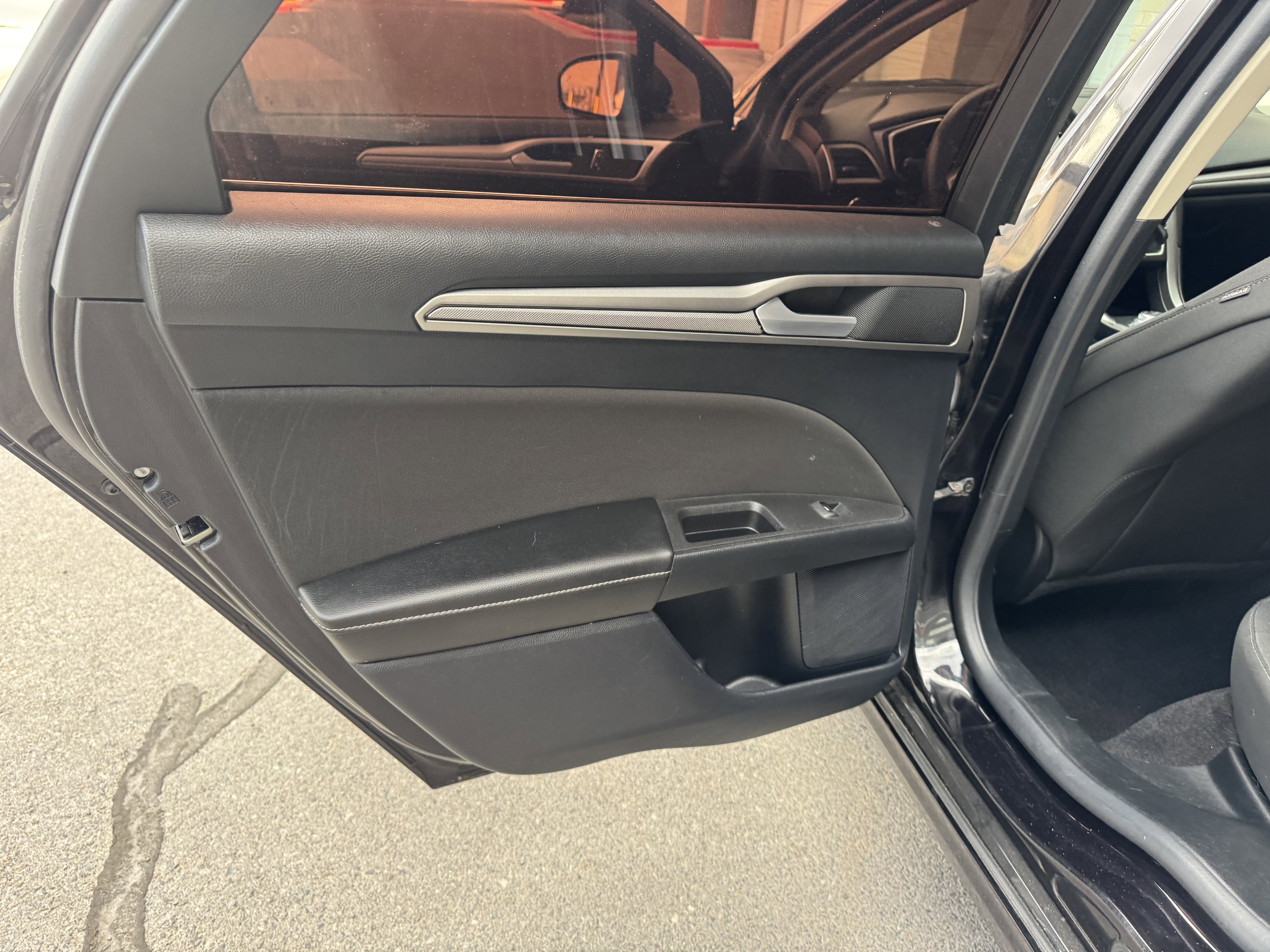 Used 2020 Ford Fusion SE image 25