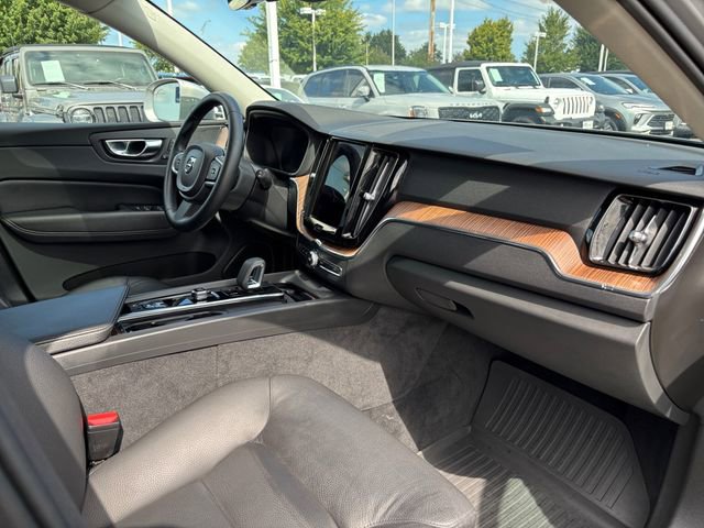 Used 2022 Volvo XC60 B5 Momentum w/ Advanced Package image 38