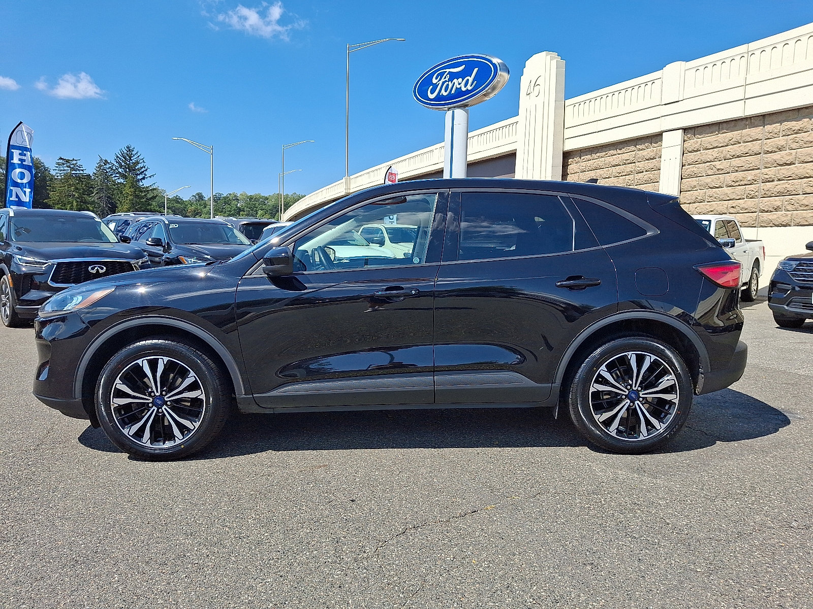 Certified 2022 Ford Escape SE w/ SE Sport Appearance Package image 7