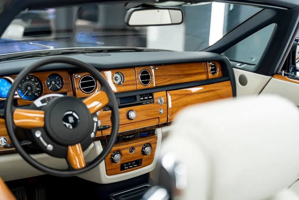 Used 2010 Rolls-Royce Phantom Drophead Coupe RWD image 39