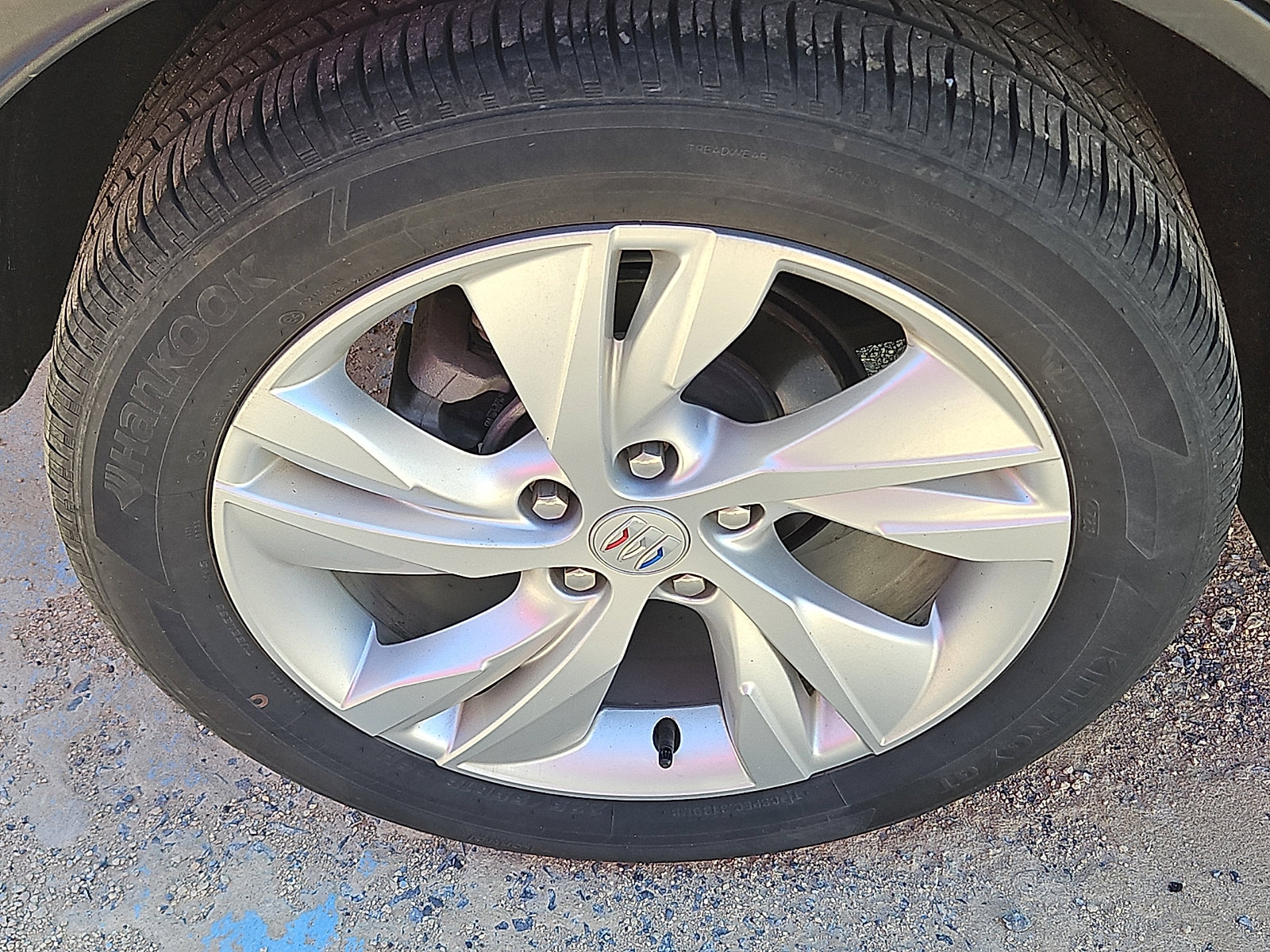 Certified 2024 Buick Encore GX Preferred FWD image 11