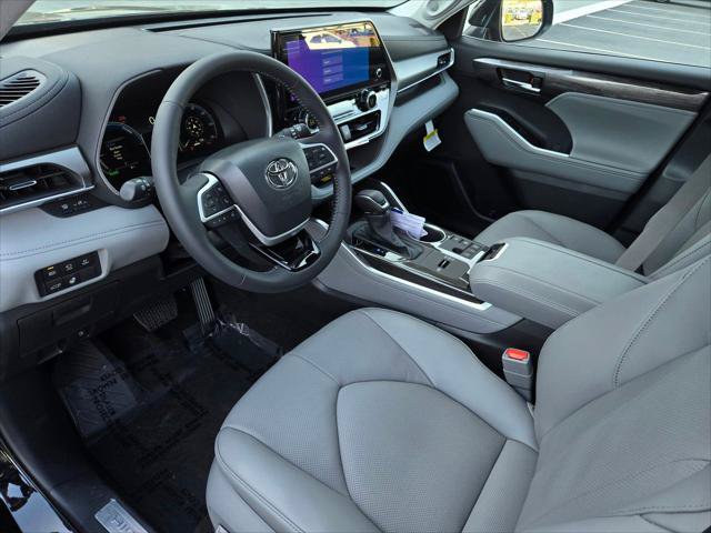 Certified 2026 Toyota Highlander Limited AWD/4WD image 8