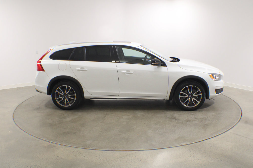 Used 2018 Volvo V60 T5 Cross Country w/ Convenience Package AWD/4WD image 6