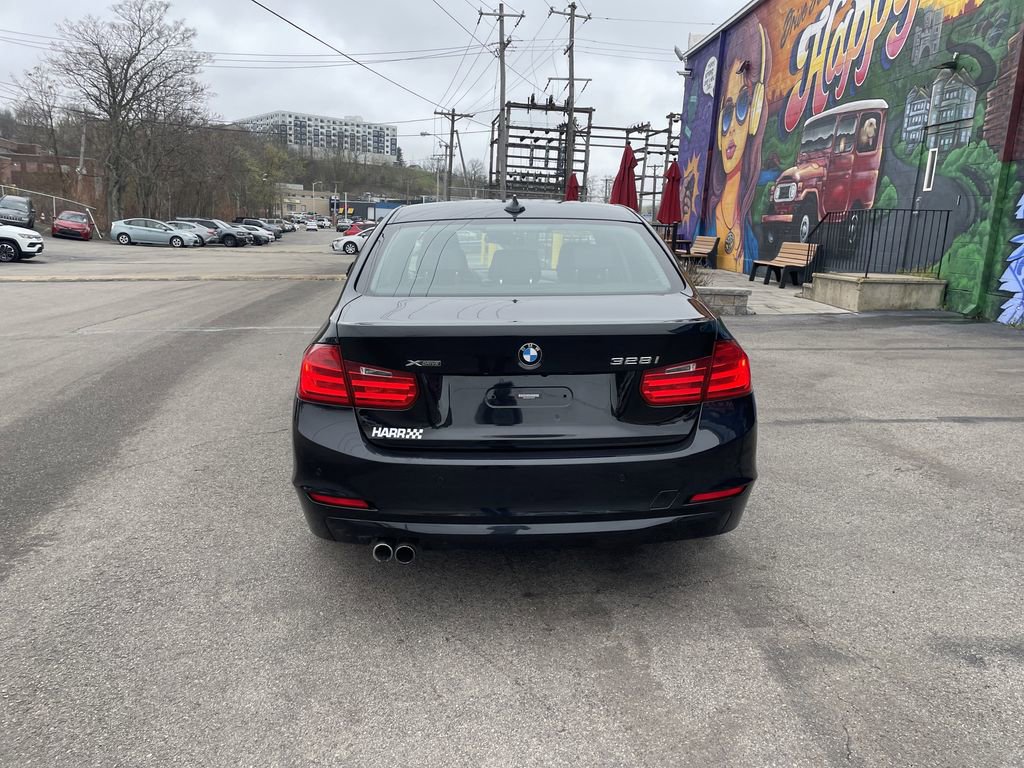 Used 2013 BMW 328i xDrive Sedan AWD/4WD image 4