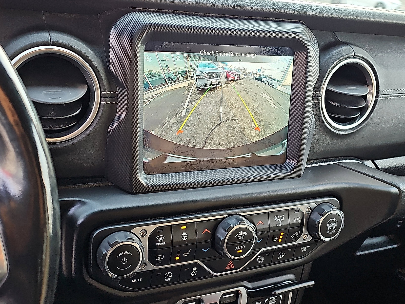 Used 2020 Jeep Wrangler Unlimited Sahara image 19