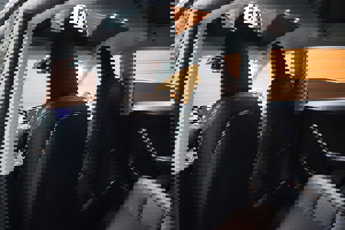 Used 2023 Tesla Model 3 Standard Range image 30