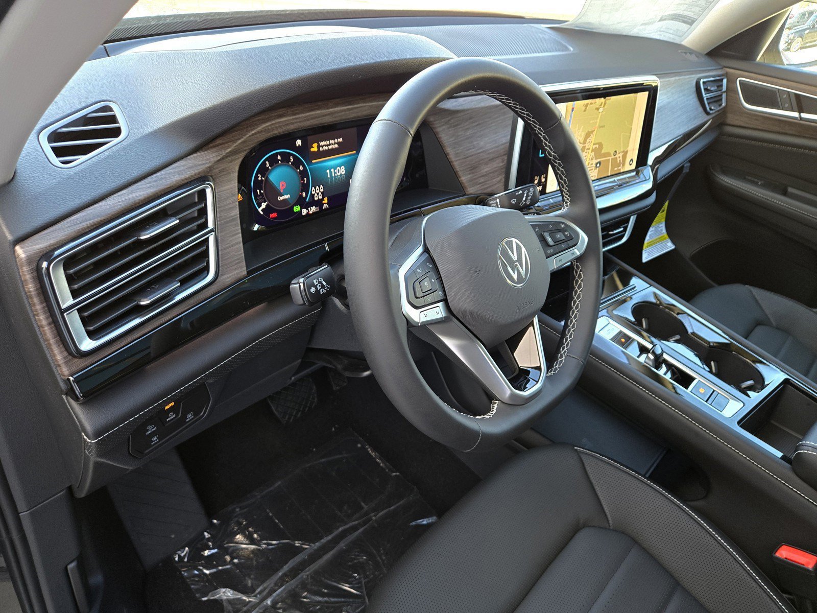 Used 2025 Volkswagen Atlas SEL AWD/4WD image 8