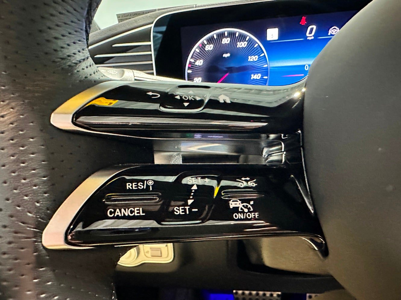 Certified 2025 Mercedes-Benz GLS 450 4MATIC image 19