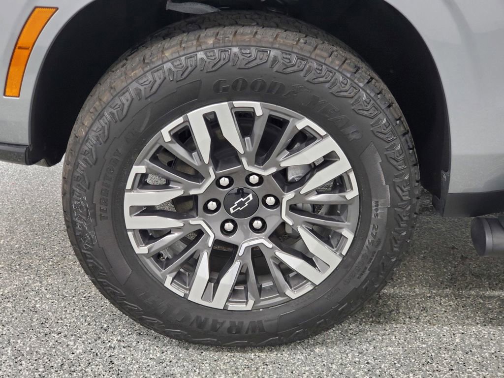 Used 2025 Chevrolet Tahoe Z71 w/ Comfort Package image 8