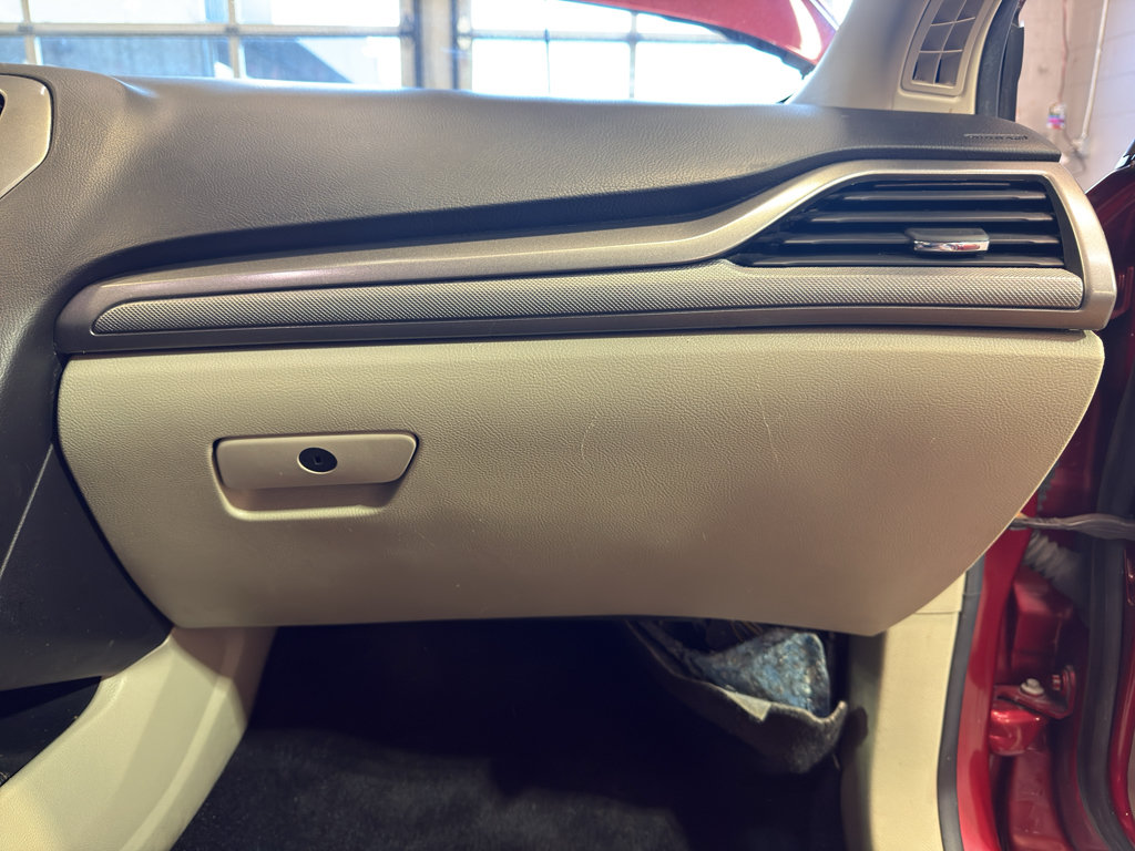 Used 2020 Ford Fusion SE FWD image 24