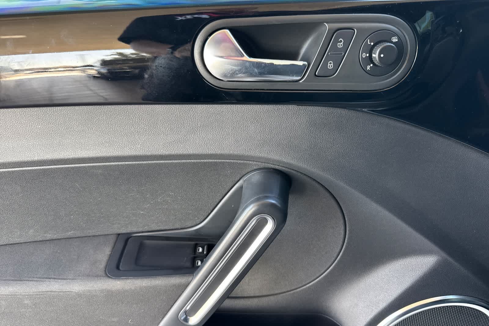 Used 2014 Volkswagen Beetle R-Line FWD image 12