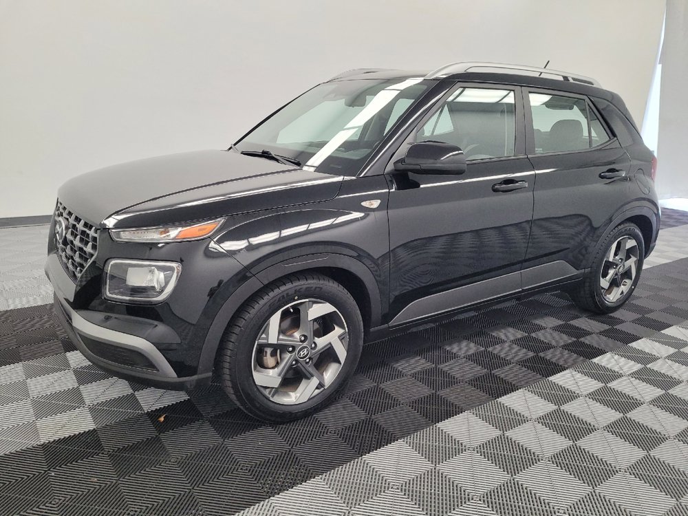Used 2023 Hyundai Venue SEL FWD image 2