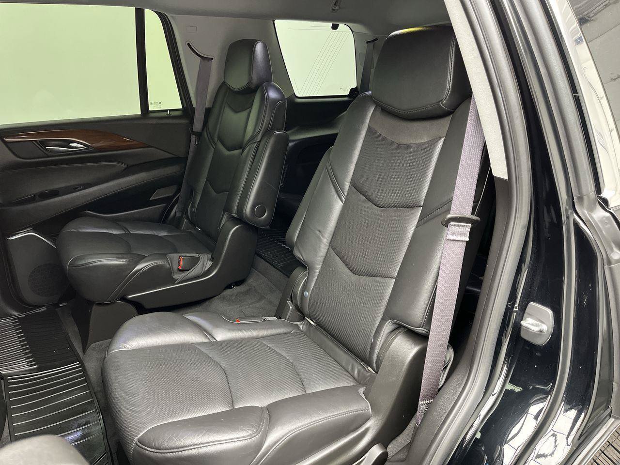 Used 2017 Cadillac Escalade Premium Luxury AWD/4WD image 14