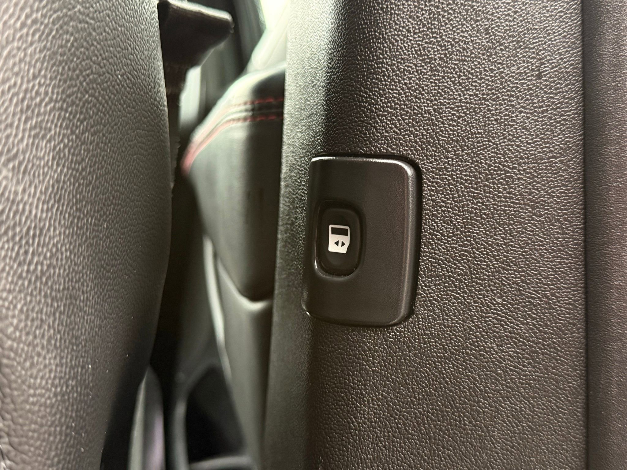 Used 2018 Dodge Grand Caravan GT image 26