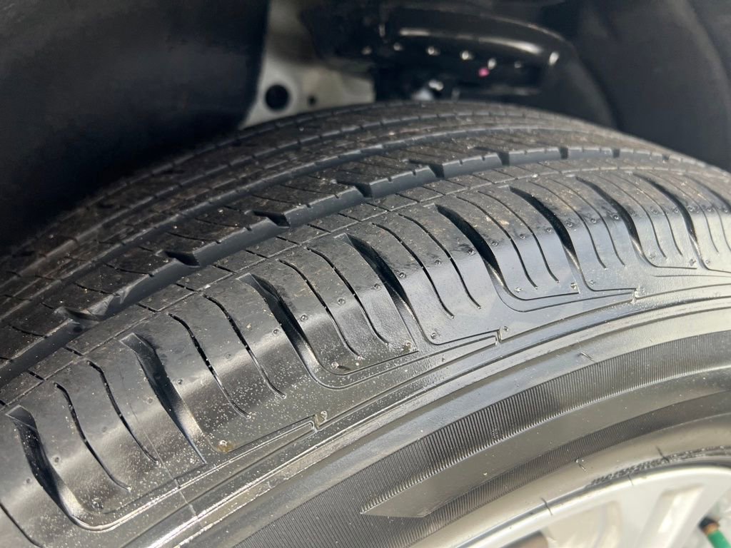 Used 2023 GMC Terrain SLE w/ Driver Convenience Package image 26